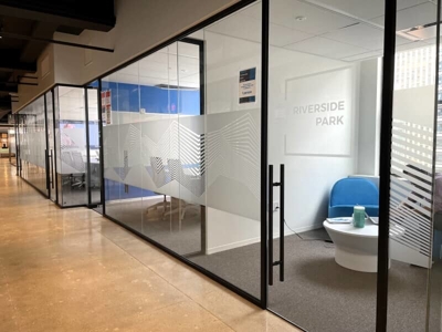 Wall vinyl & window signs Photo